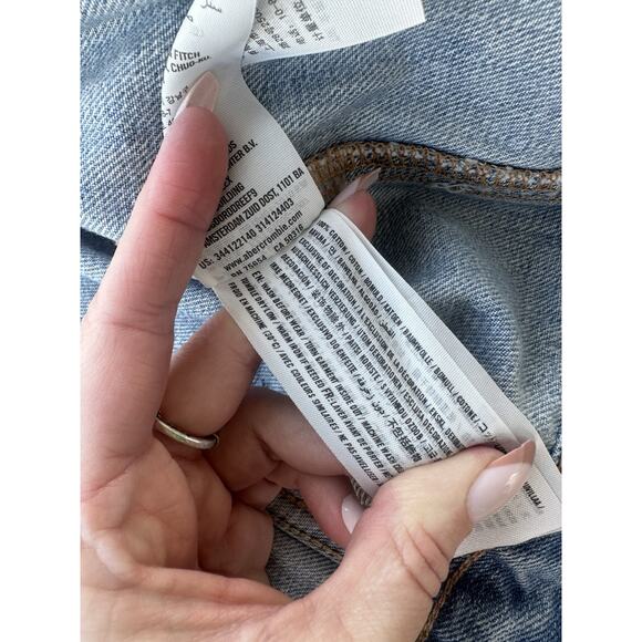 Y2K Hollister Denim Jacket Women's Size Large Jean Jacket Light Wash Distressed - Picture 3 of 4